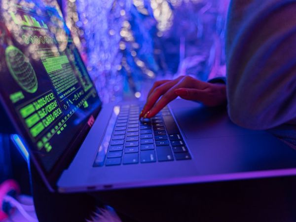 Veća kontrola i sigurnost na internetu: Što donose nove EU uredbe?
