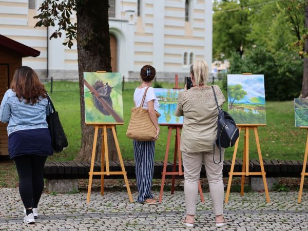 Otvorena izložba radova 19. likovne kolonije u Otočcu Otvorena izložba radova 19. likovne kolonije u Otočcu