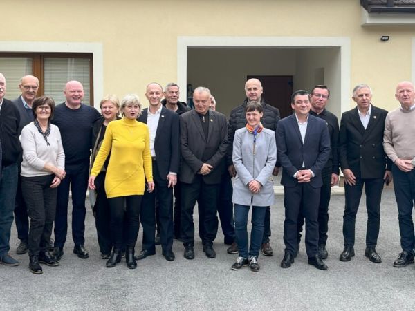 Hrvatski generalski zbor održao sjednicu Upravnog odbora u Krasnu Hrvatski generalski zbor održao sjednicu Upravnog odbora u Krasnu