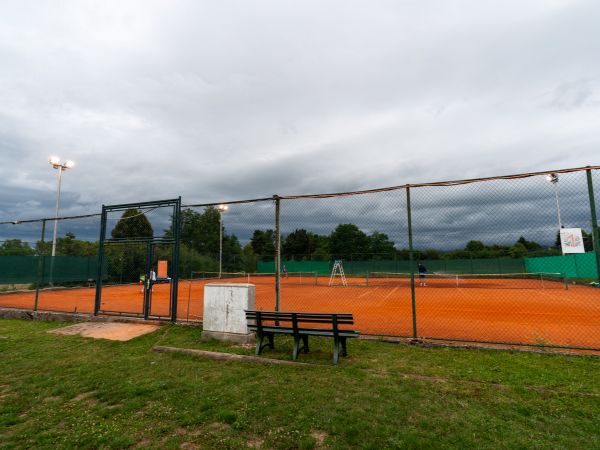 FOTO/Ljeto na teniskim terenima Balinovca: Rekreacija, trening i pripreme za rujan FOTO/Ljeto na teniskim terenima Balinovca: Rekreacija, trening i pripreme za rujan
