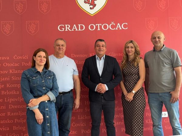 U Otočcu predstavljen projekt Posjetiteljskog centra Domovinskog rata i vojne povijesti Gacke