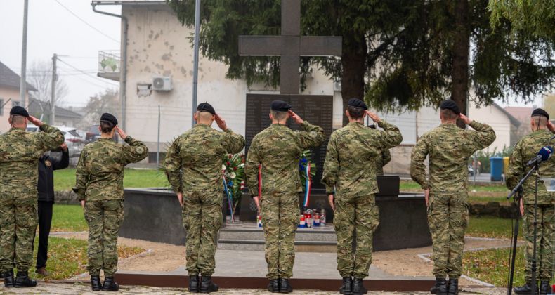 Najbolje iz Like - MORH prima 300 vojnika i mornara, služba moguća i u Gospiću