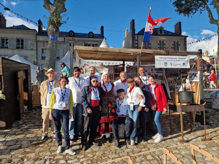 [BRAVO ZA TZ OTOČAC] Turistička zajednica Grada Otočca sudjelovala na Festivalu de Loire u Francuskoj