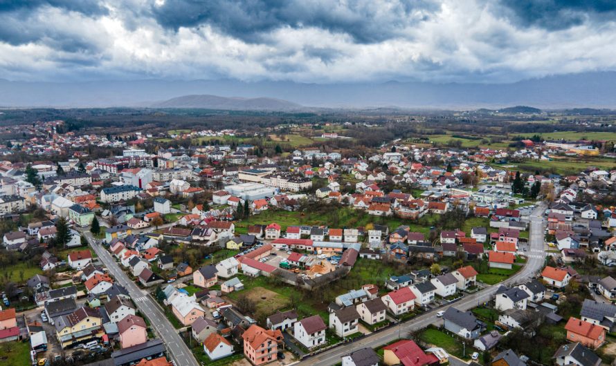 FOTO: Pogledajte fotografije Gospića iz zraka snimljene jutros