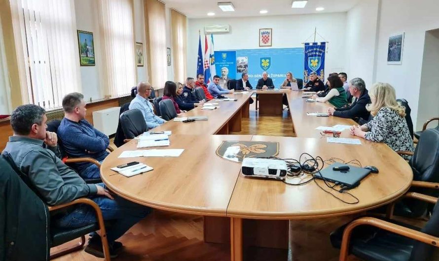 Pred nadolazeću zimsku sezonu održana sjednica Stožera civilne zaštite Ličko-senjske županije