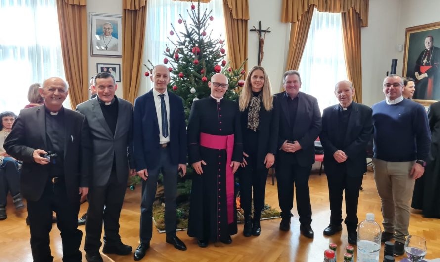 Božićni prijem Gospićko-senjske biskupije okupio mnoštvo uzvanika