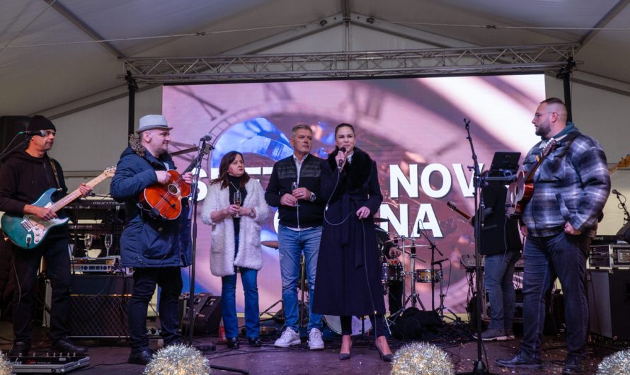 FOTO Gospić proslavio Novu godinu u podne uz nezaboravan koncert Bosutskih bećara i Učiteljica