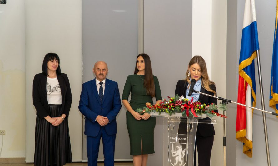 FOTO Gradonačelnik Gospića Karlo Starčević održao svečani prijem uoči nadolazećih božićno-novogodišnjih blagdana