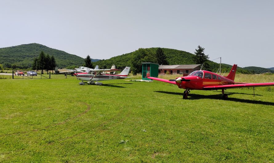 Aerodrom u Otočcu u punoj funkciji: sigli su japanski turisti, uskoro dolaze ronioci iz Dubrovnika