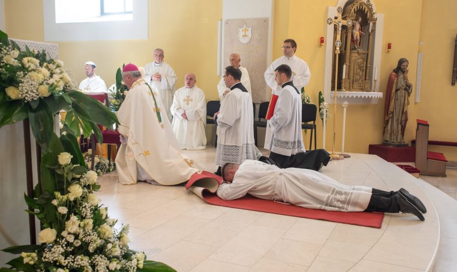 Svečano euharistijsko slavlje u Gospiću: Karlo Špoljarić započinje svoje svećeničko poslanje