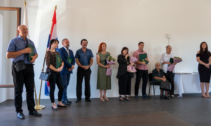 FOTOGALERIJA: Svečana sjednica Općinskog vijeća Općine Lovinac