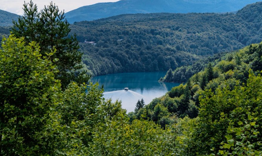 Nacionalni park Plitvička jezera: Primjer održivosti u hrvatskom turizmu