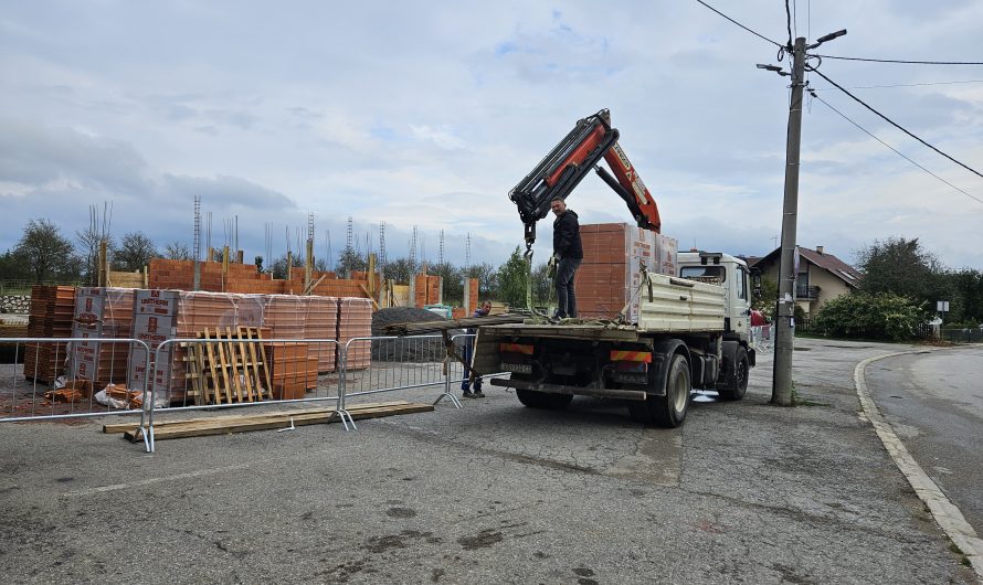 Napredovali radovi na izgradnji Zelene tržnice u Perušiću